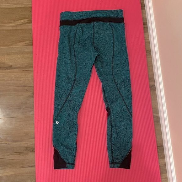 Size 6 turquoise lululemon leggings - Picture 2 of 5
